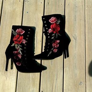 Cape Robbin Mini black Lace Up Embroidered Boots (size 7 med)